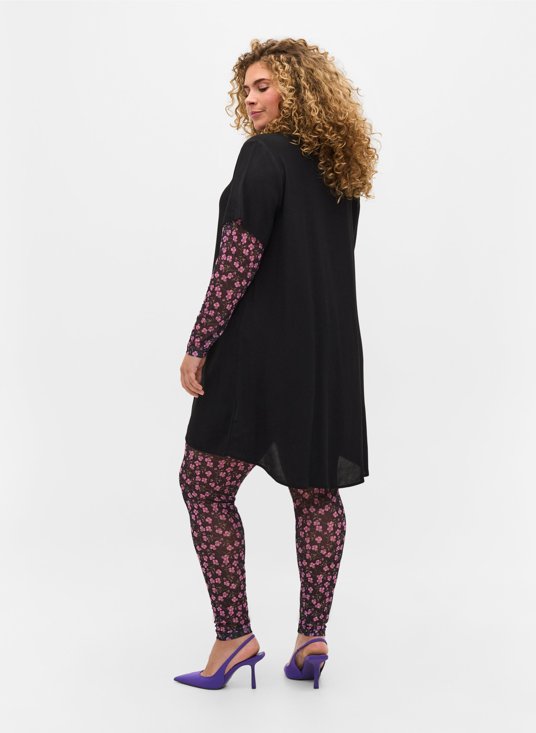 Mesh-Leggings in tollem Print, Flower AOP, Model