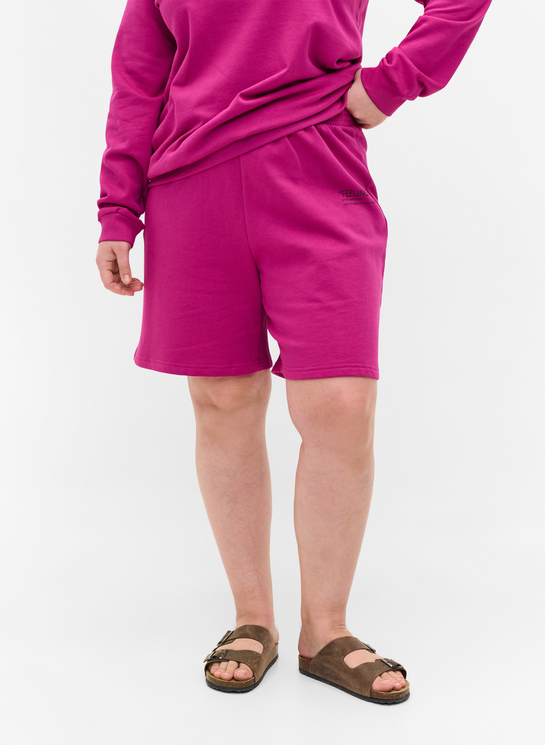 Sweatshorts mit Textdruck, Festival Fuchsia, Model