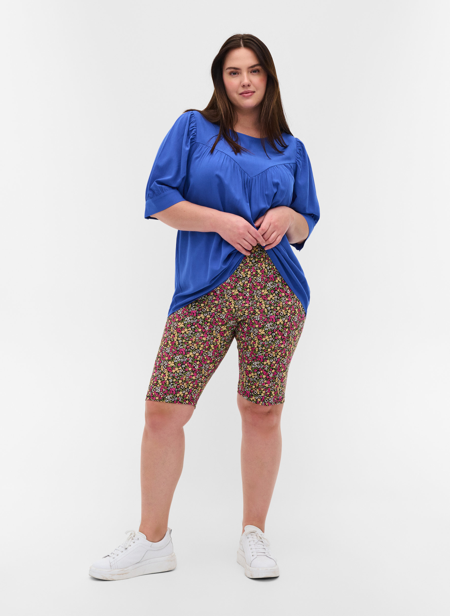 Fahrradshorts mit Blumenprint, Dusty Flower AOP, Model