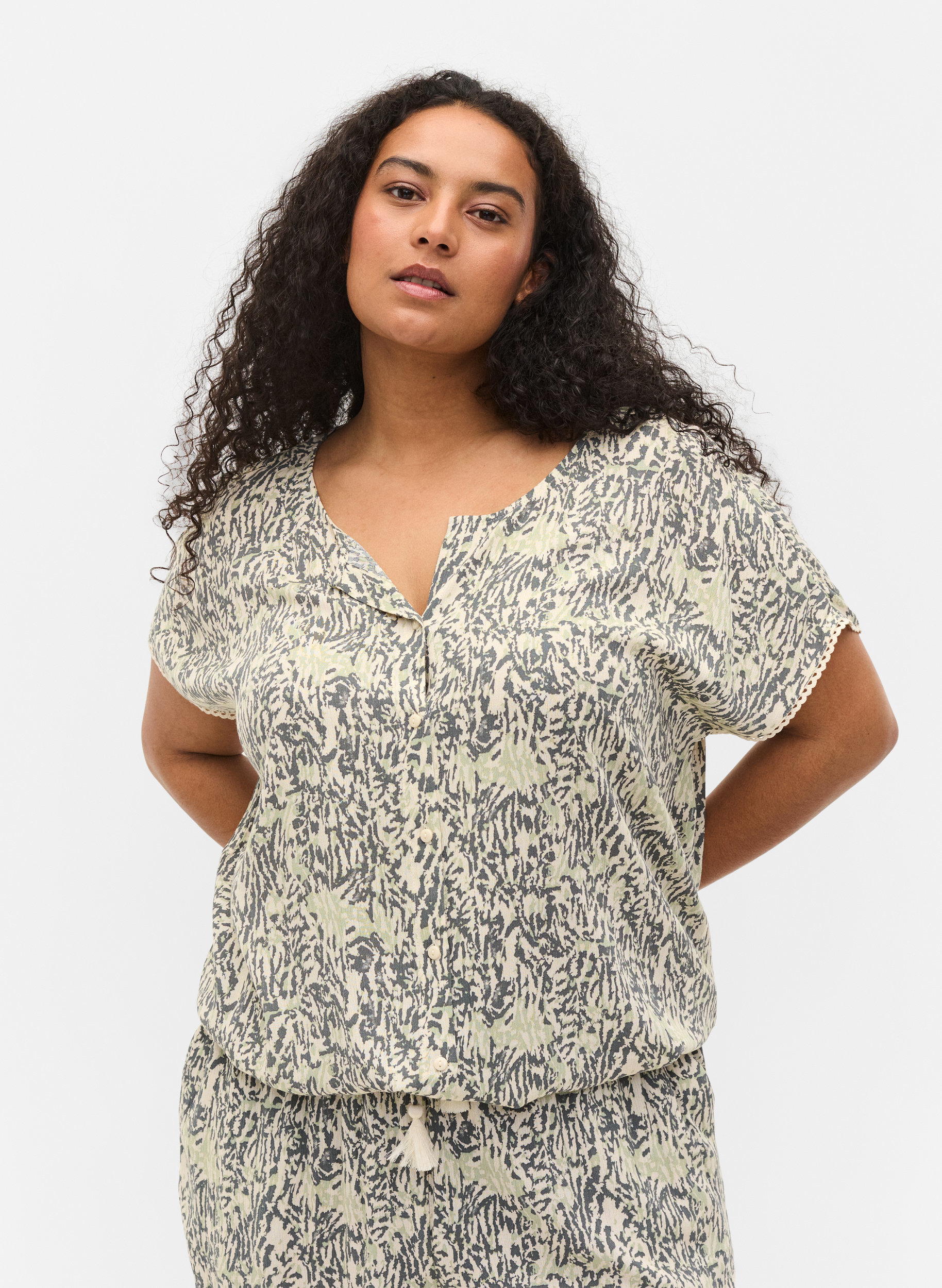 Kurzarm Viskosebluse mit Print, Balsam Green AOP, Model