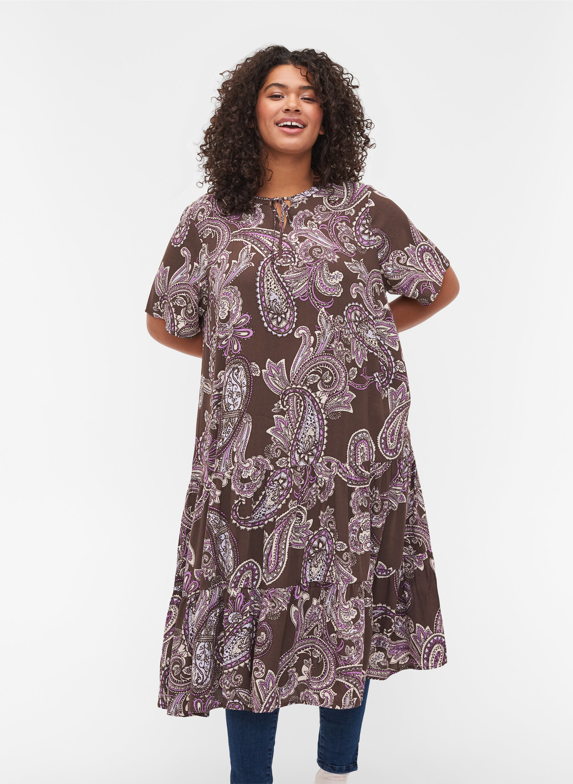 Kurzarm Viskosekleid mit Print, Bracken Paisley, Model