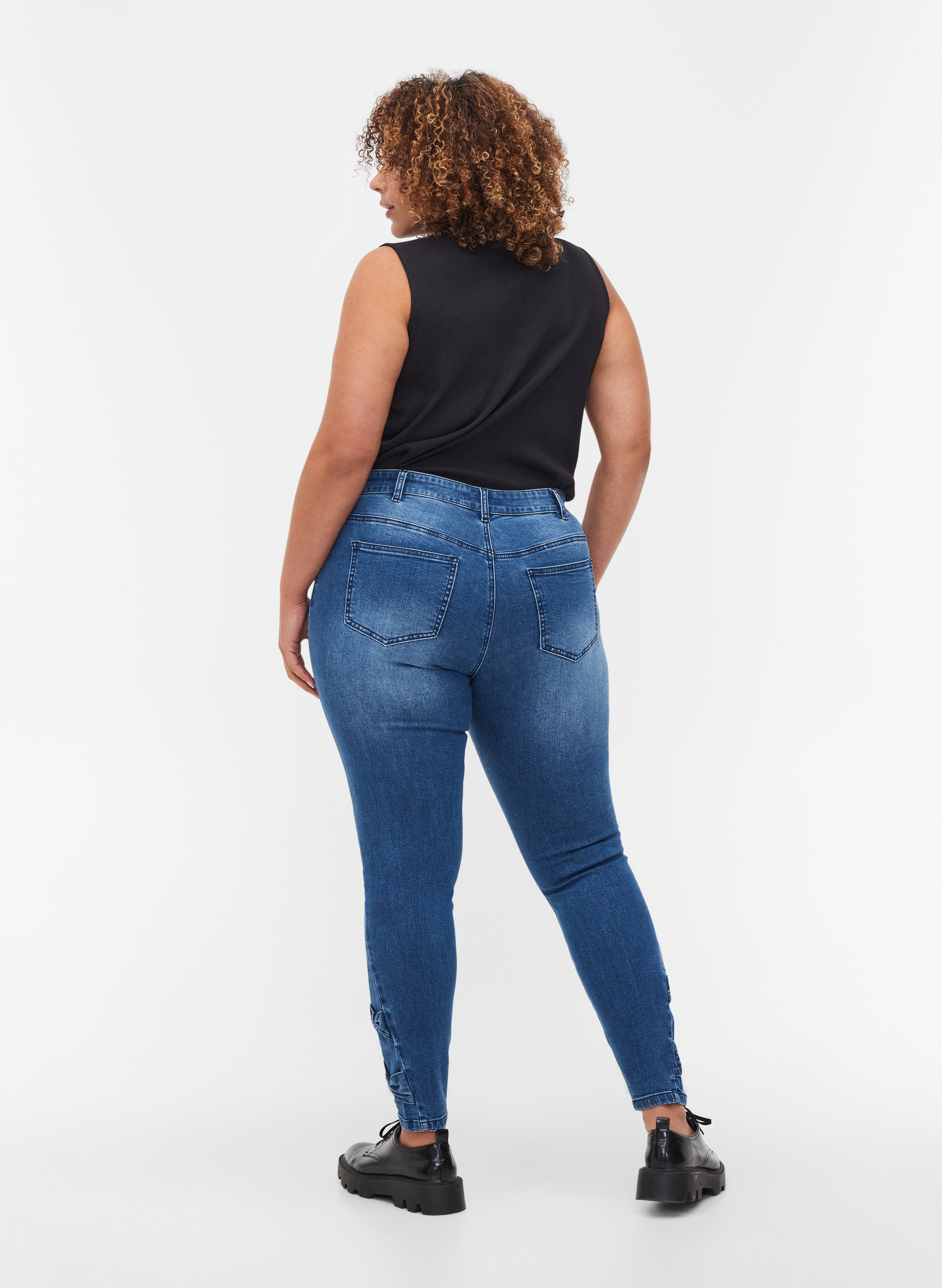 Super Slim Amy Jeans mit Schleife, Dark blue, Model image number 1