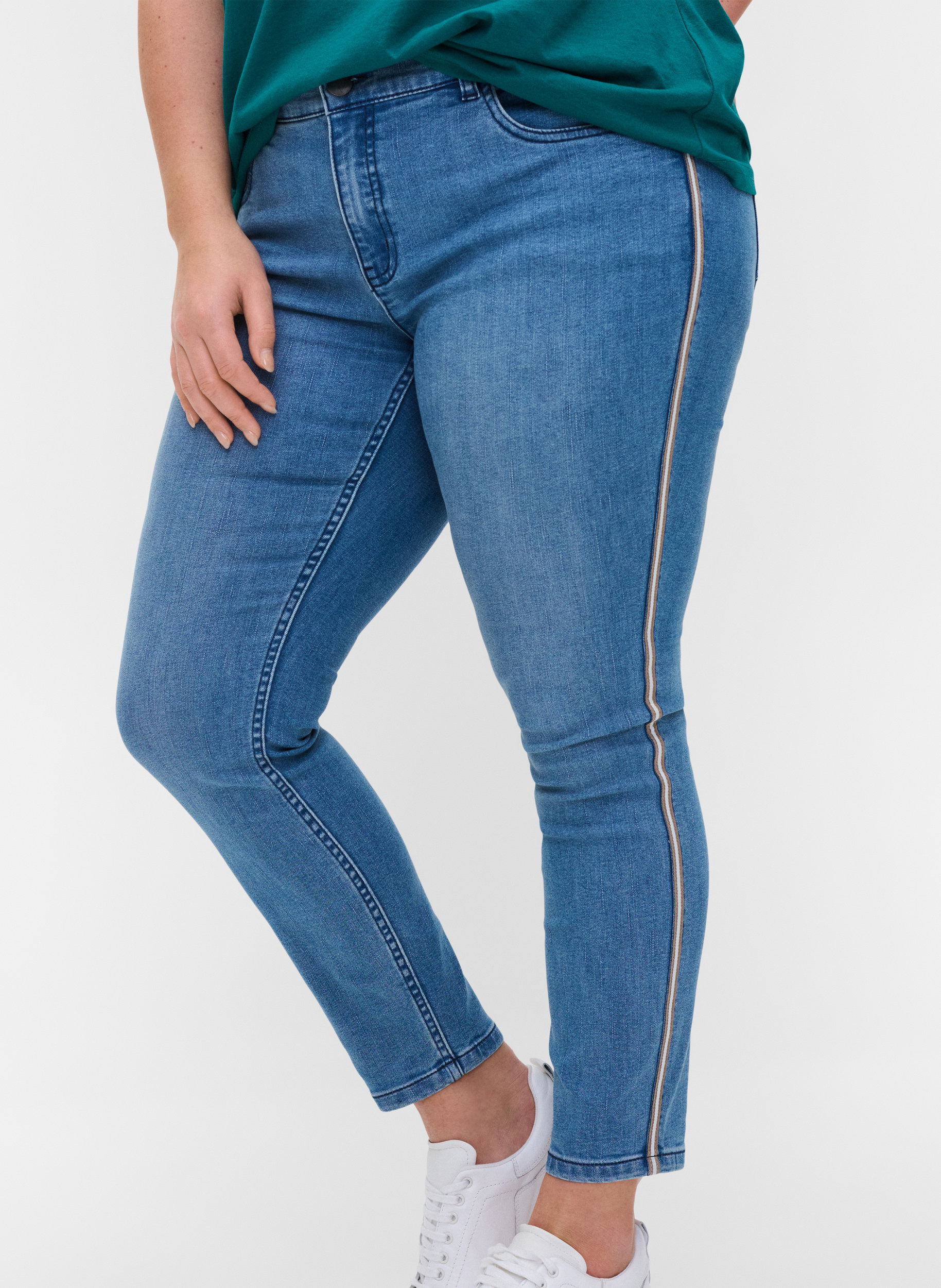 Cropped Sanna Jeans mit Streifen an der Seite, Light blue denim, Model image number 2