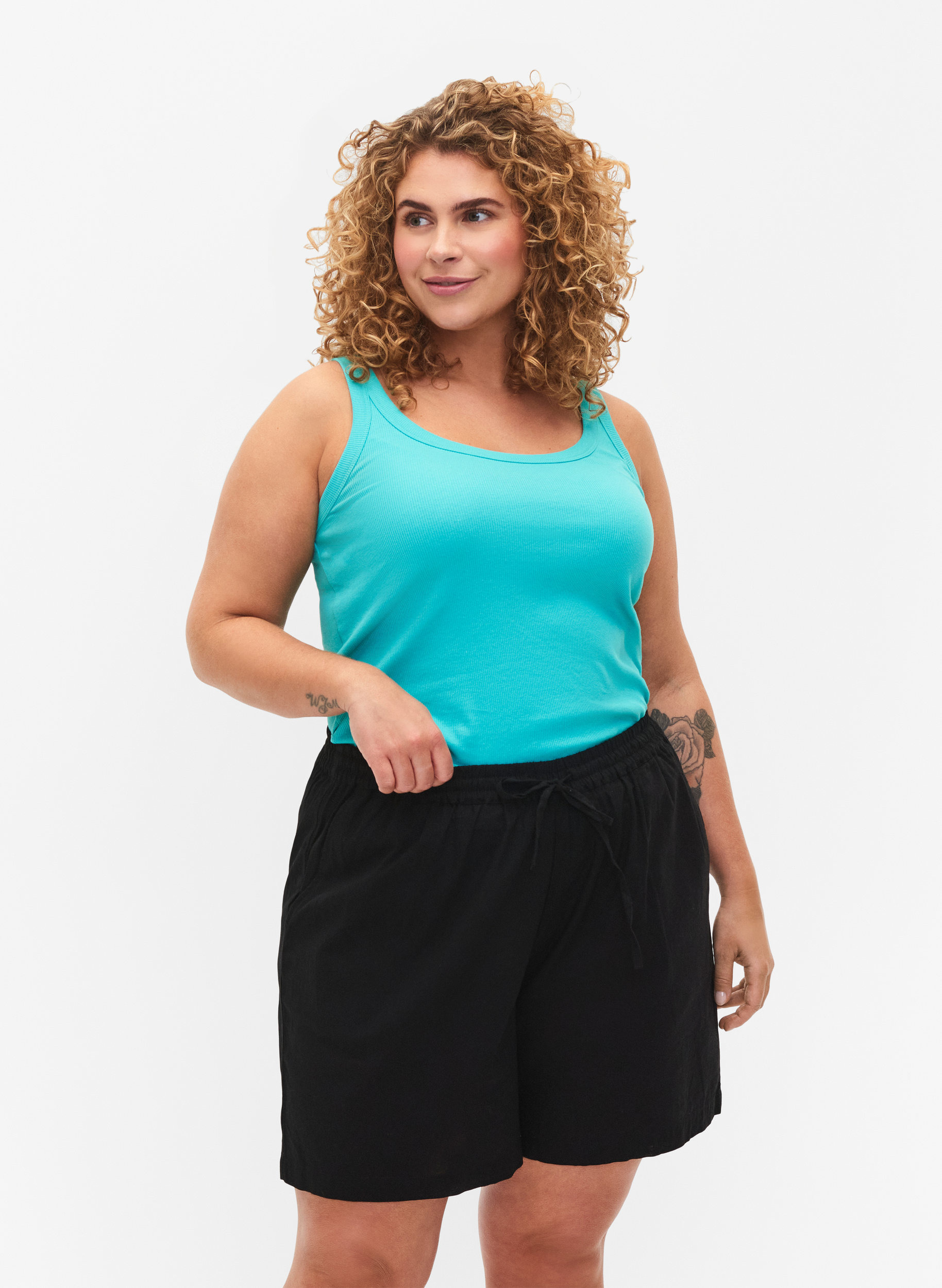 Lockere Shorts aus einer Baumwollmischung mit Leinen, Black, Model