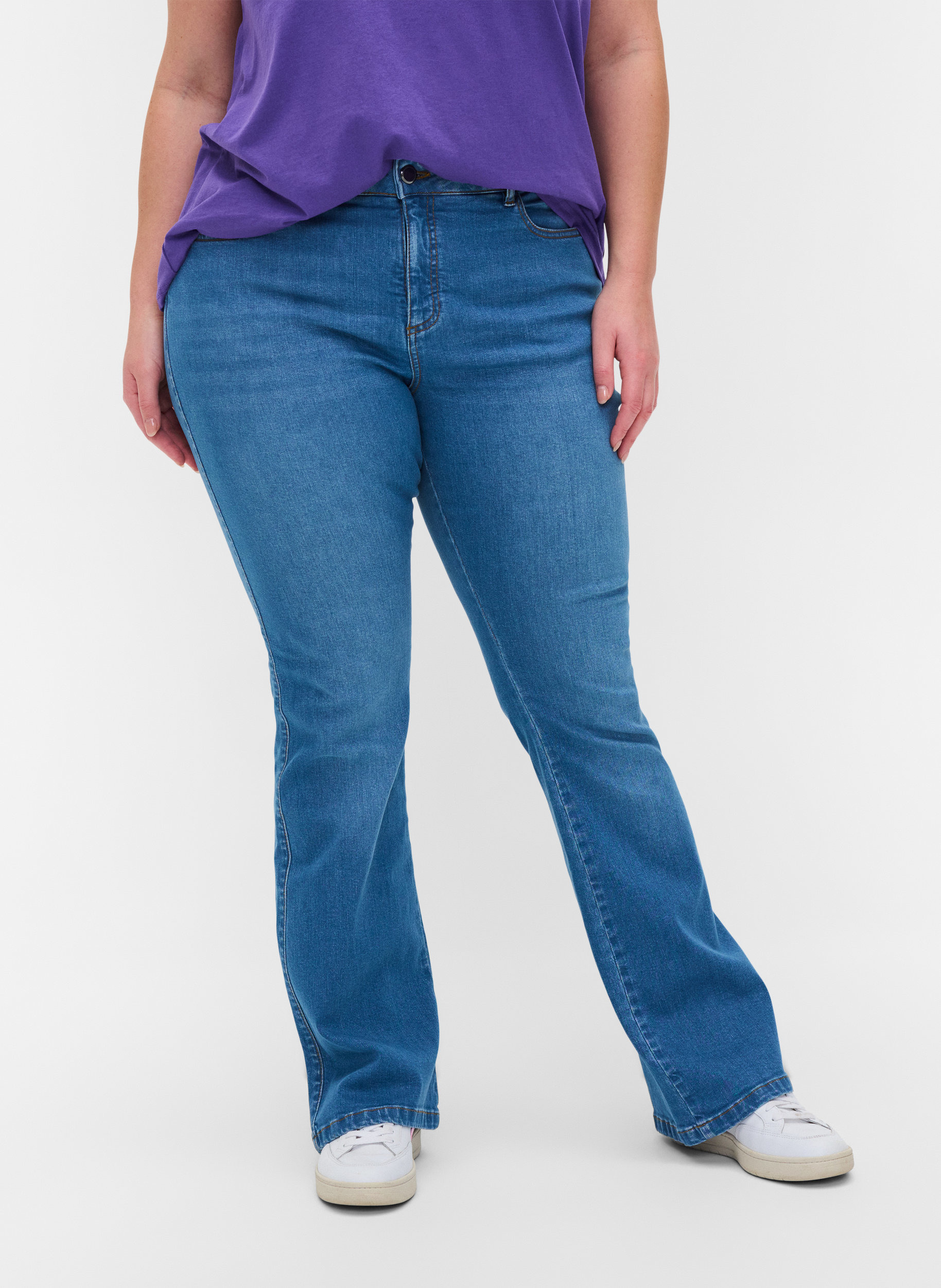 Hochtaillierte Ellen Bootcut Jeans, Light blue, Model image number 2