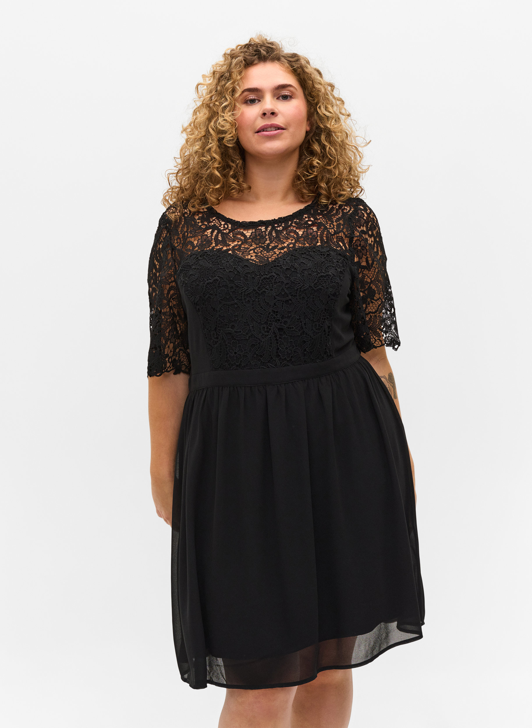Kurzarm Kleid mit Spitzenoberteil, Black, Model image number 0