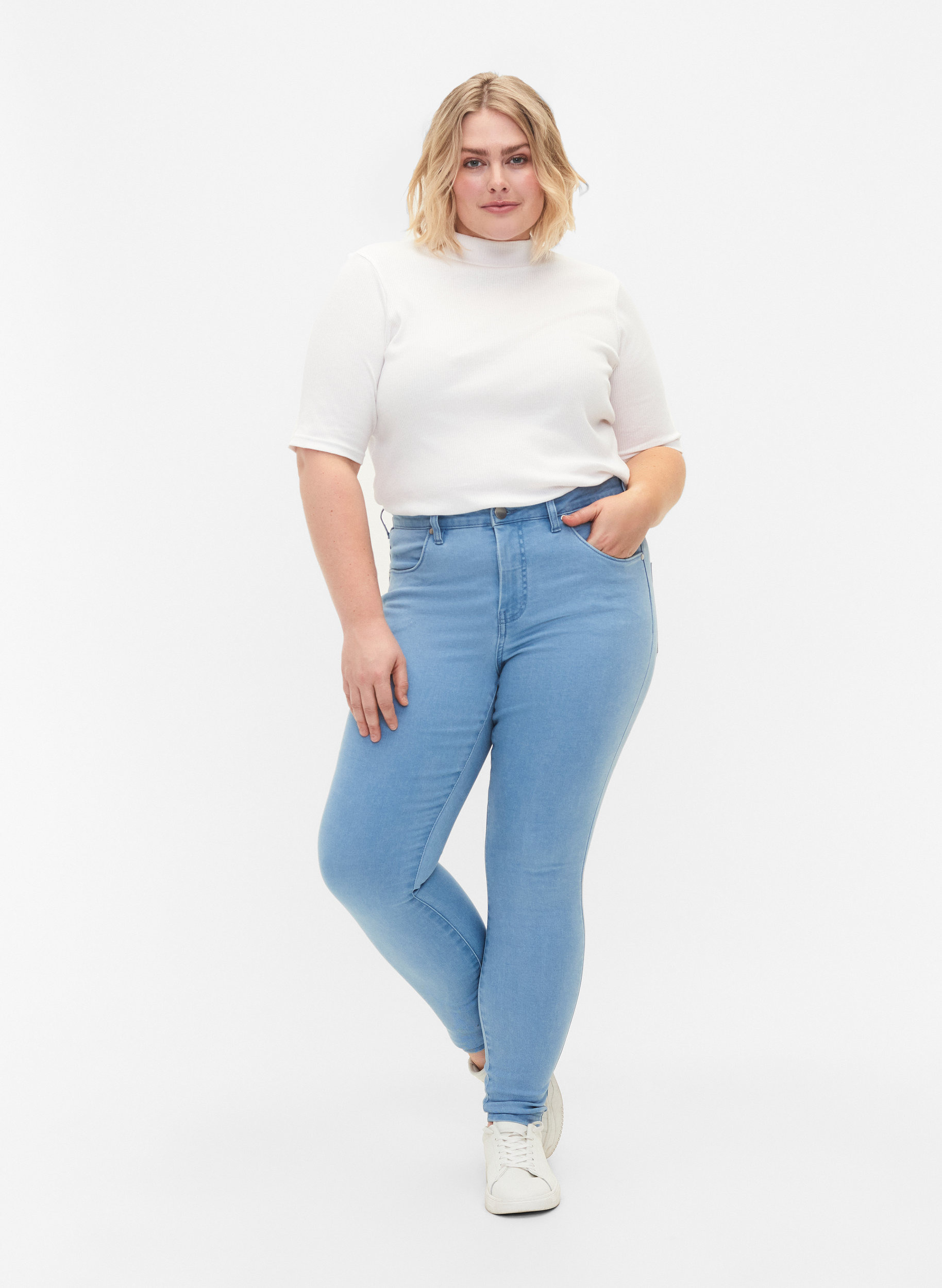 Super Slim Amy Jeans mit hoher Taille, Ex Lt Blue, Model image number 0