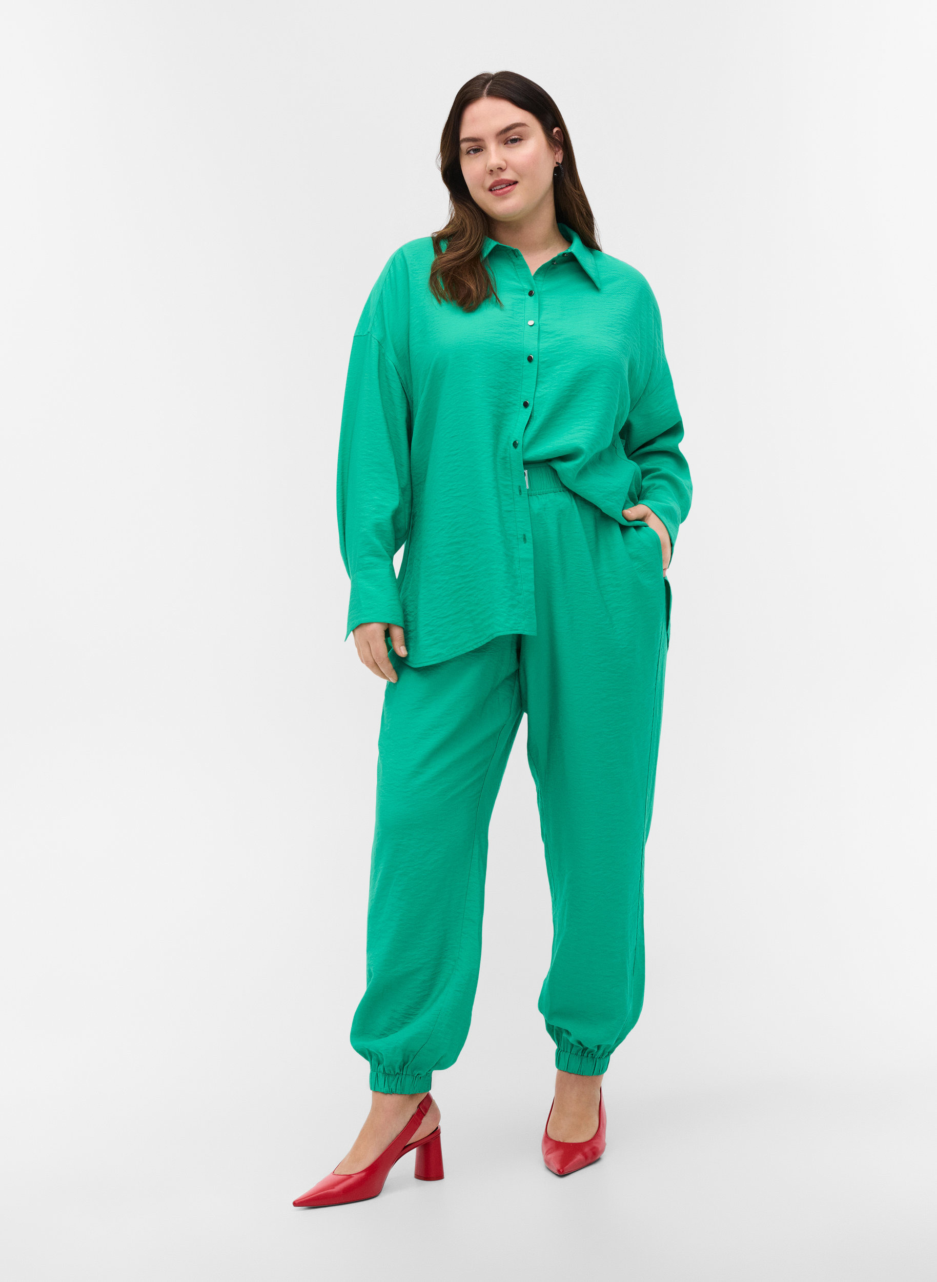Viskosehose mit Gummibund und Taschen, Mint, Model