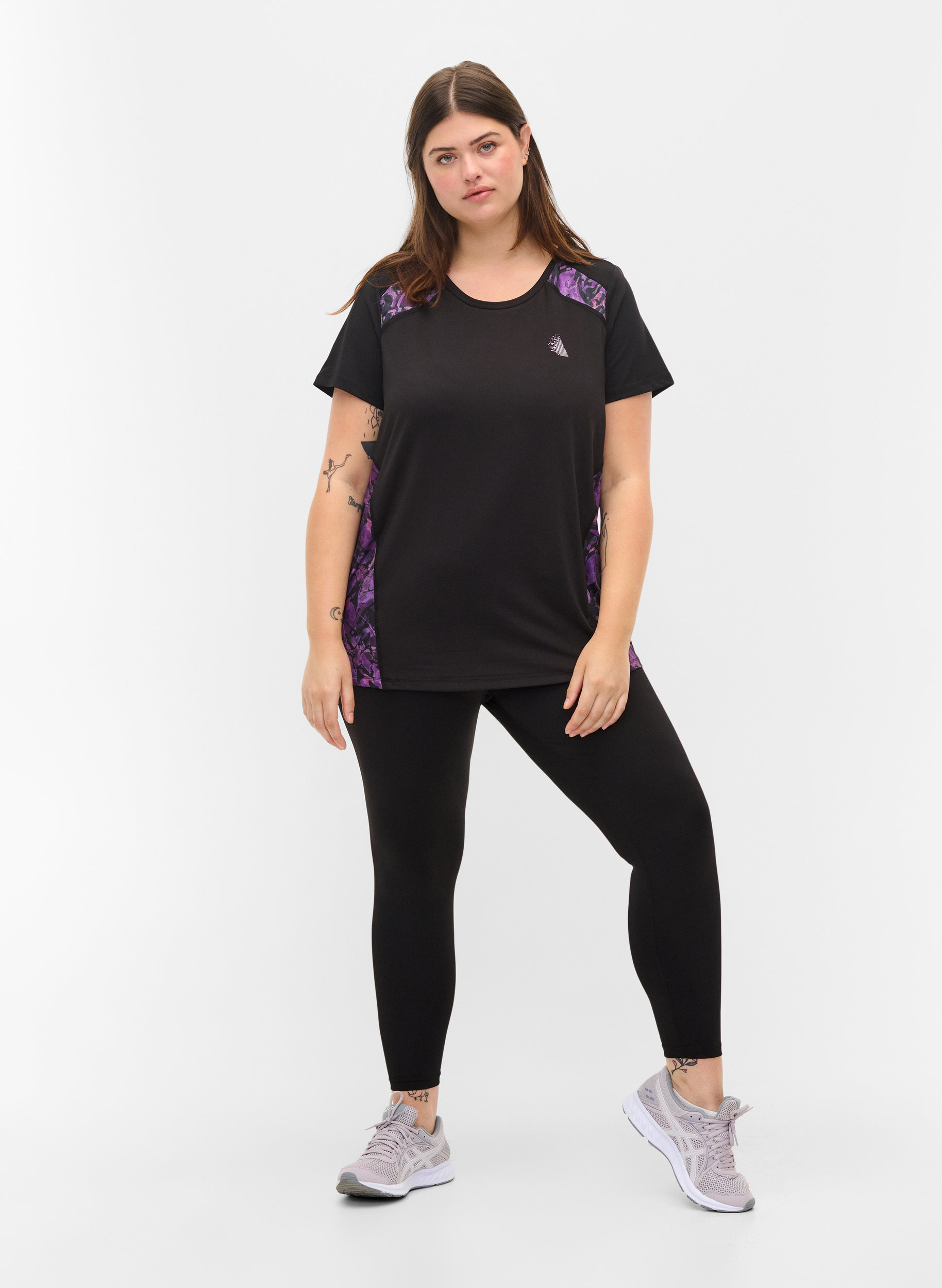 Trainings-T-Shirt mit Printdetails, Black, Model image number 2