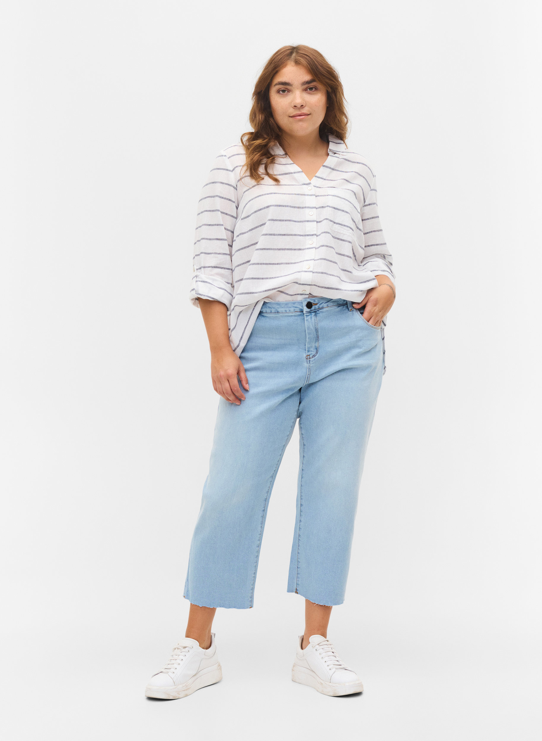 7/8-Jeans mit Fransensaum und hoher Taille, Super L.Blue Denim, Model