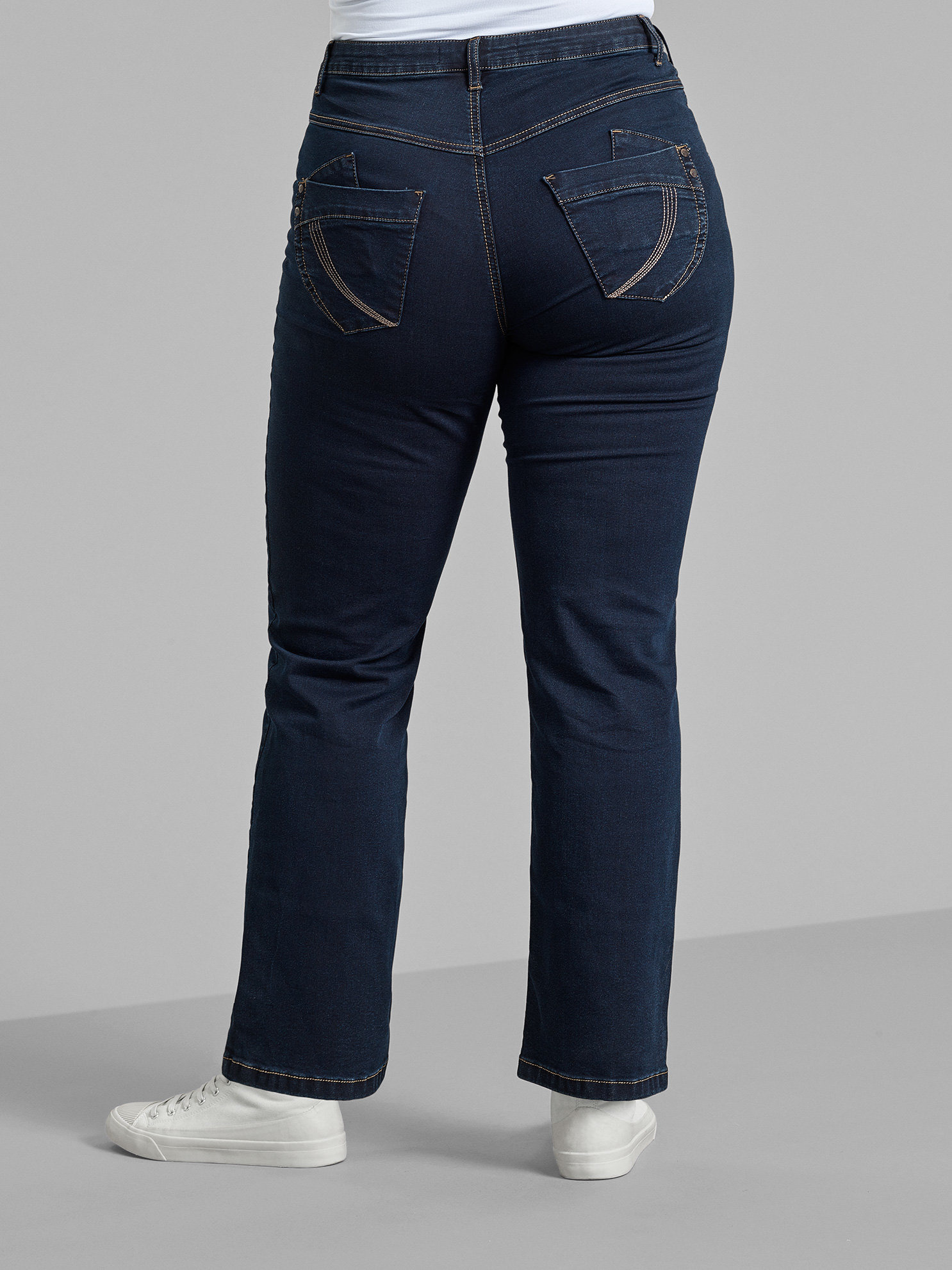 Regular Fit Gemma Jeans mit hoher Taille, Blue denim, Model
