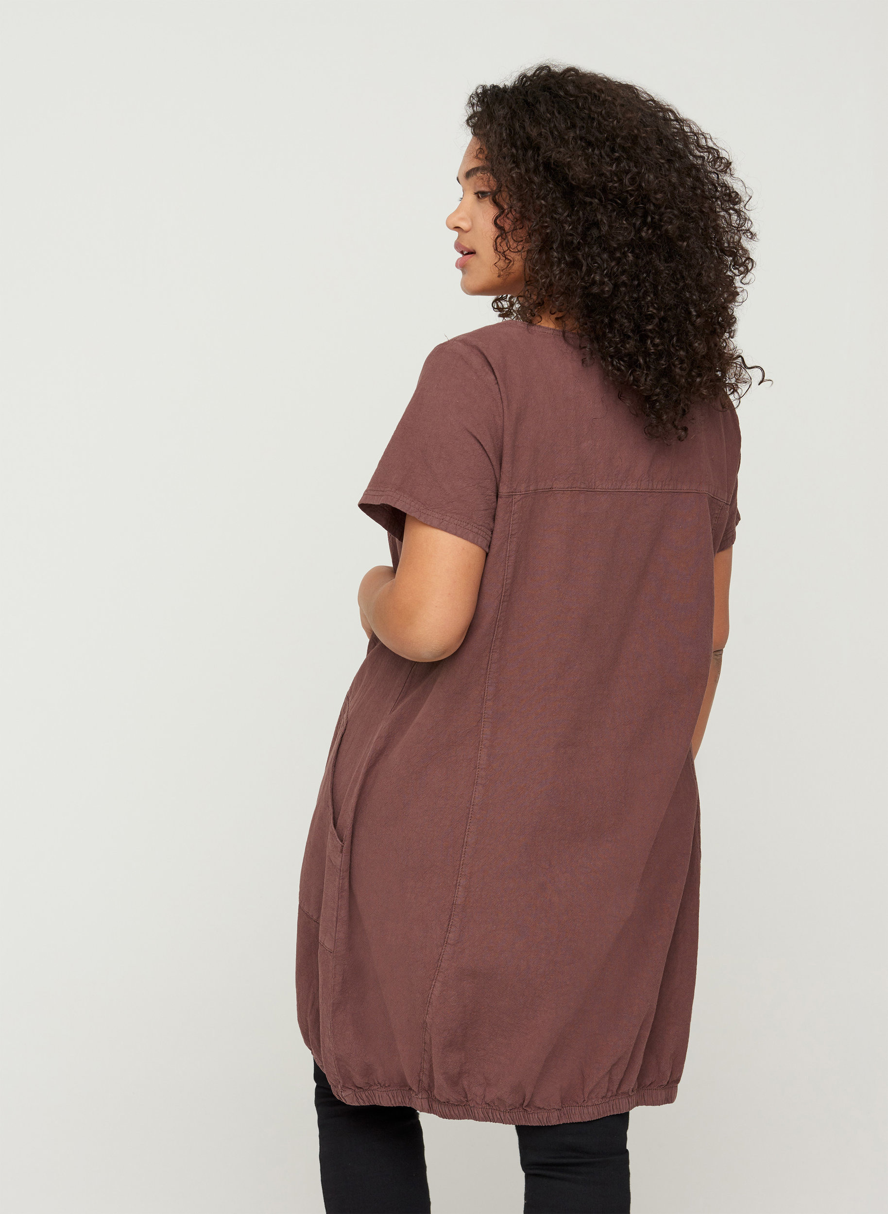 Kurzarm Kleid aus Baumwolle, Mocca, Model image number 1