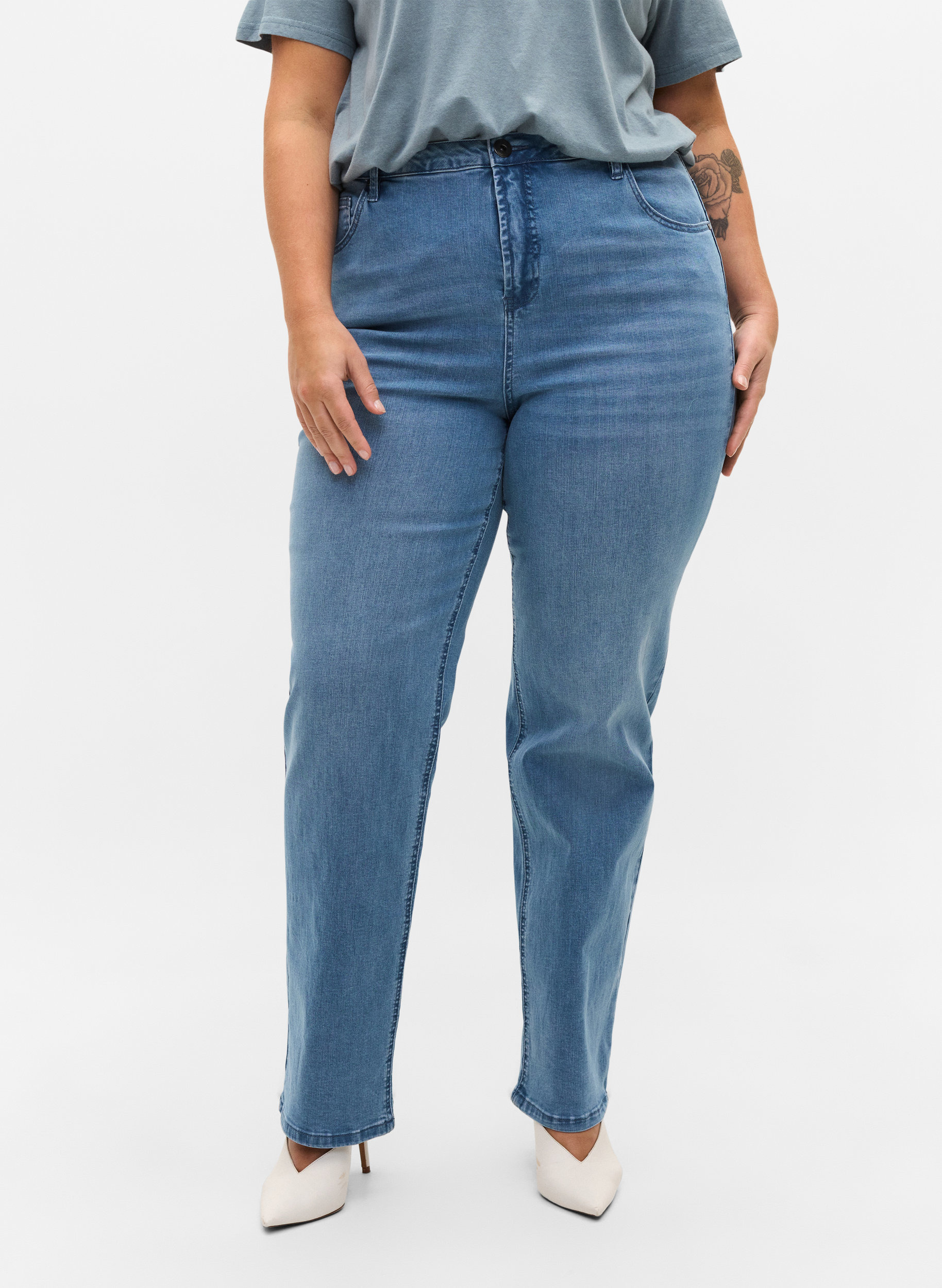 Jeans mit extra hoher Taille, Light blue, Model image number 2