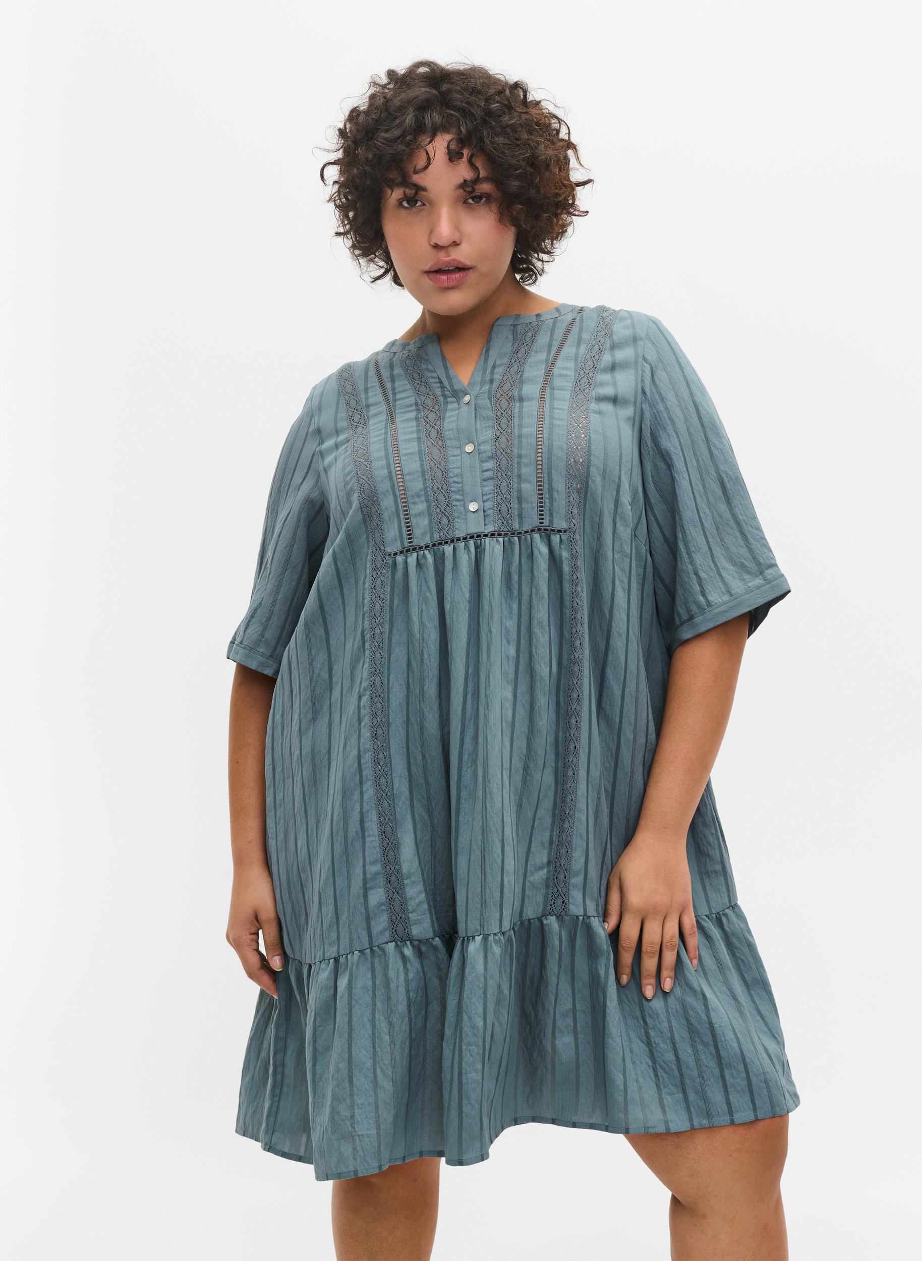 gestreiftes Viskose Kleid mit Spitzenbändern, Goblin Blue, Model image number 0