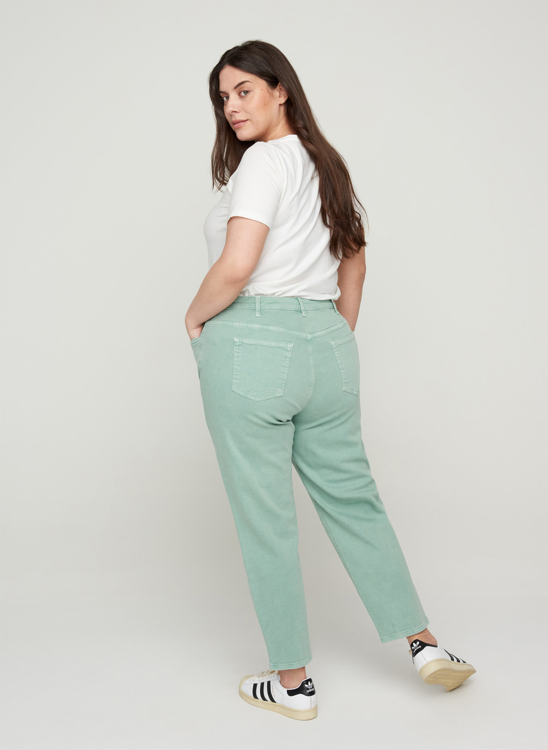 Mom Fit Jeans aus Baumwolle, Chinois Green, Model image number 1