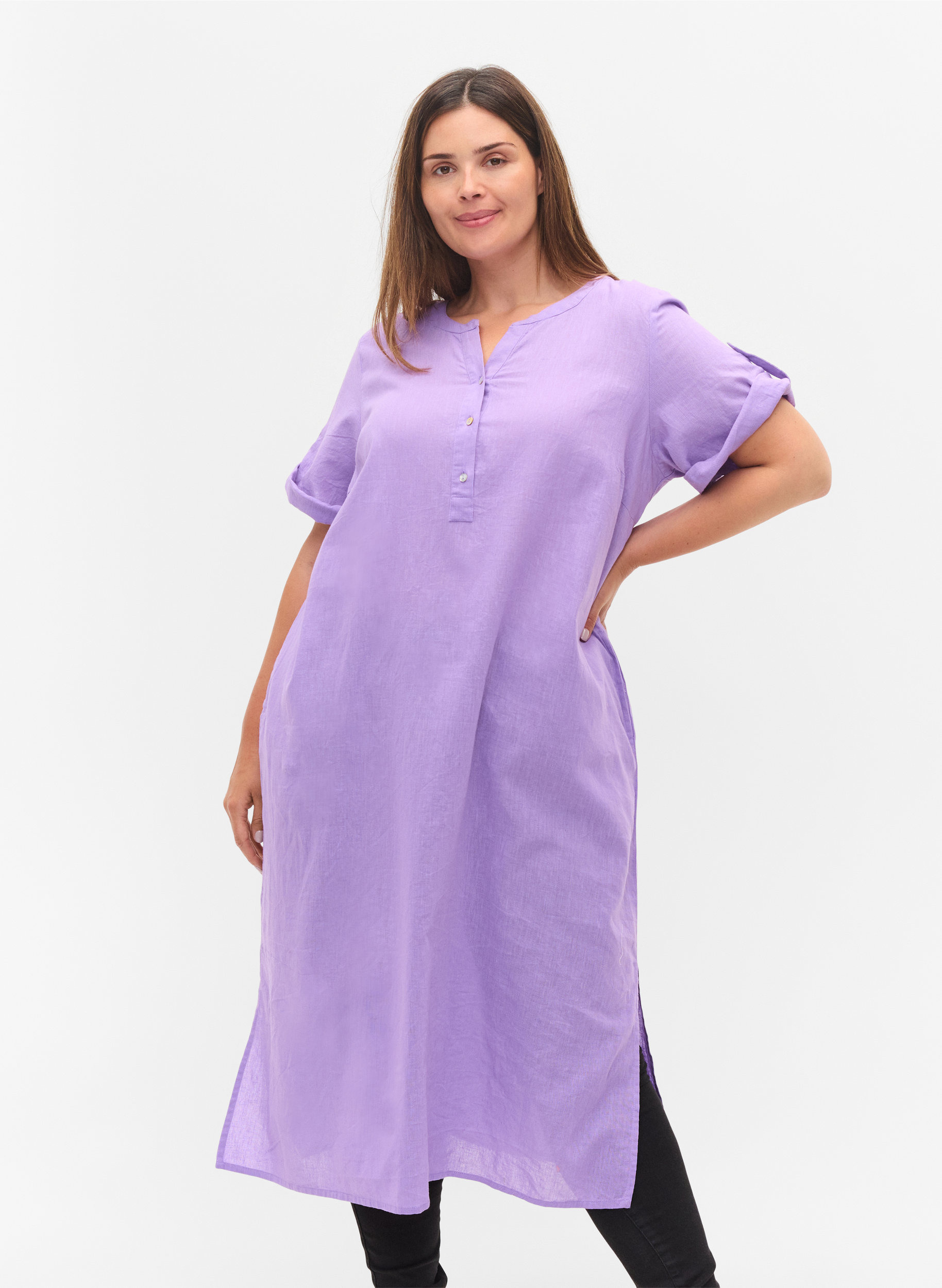 Langes kurzärmeliges Hemdkleid, Bougainvillea, Model
