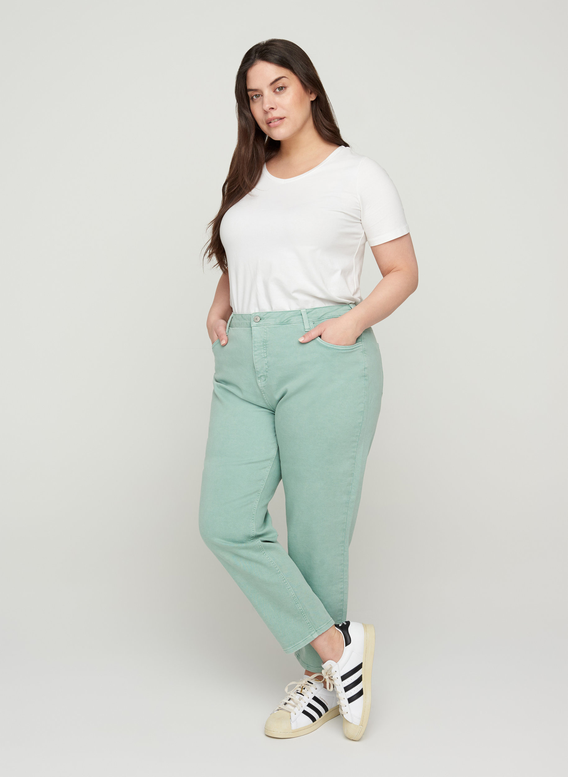 Mom Fit Jeans aus Baumwolle, Chinois Green, Model