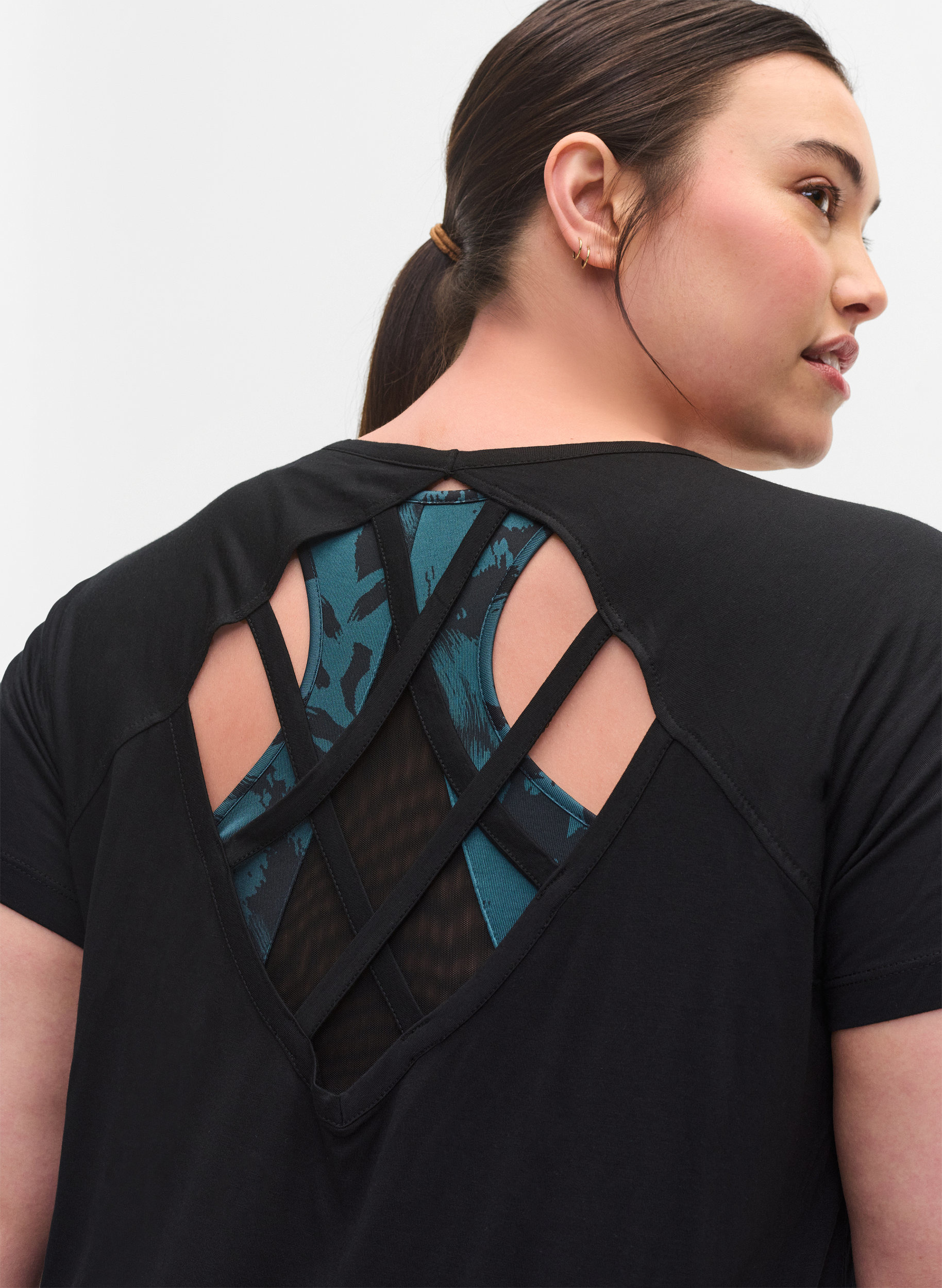 Trainings-T-Shirt aus Viskose mit Rückenausschnitt, Black, Model image number 2