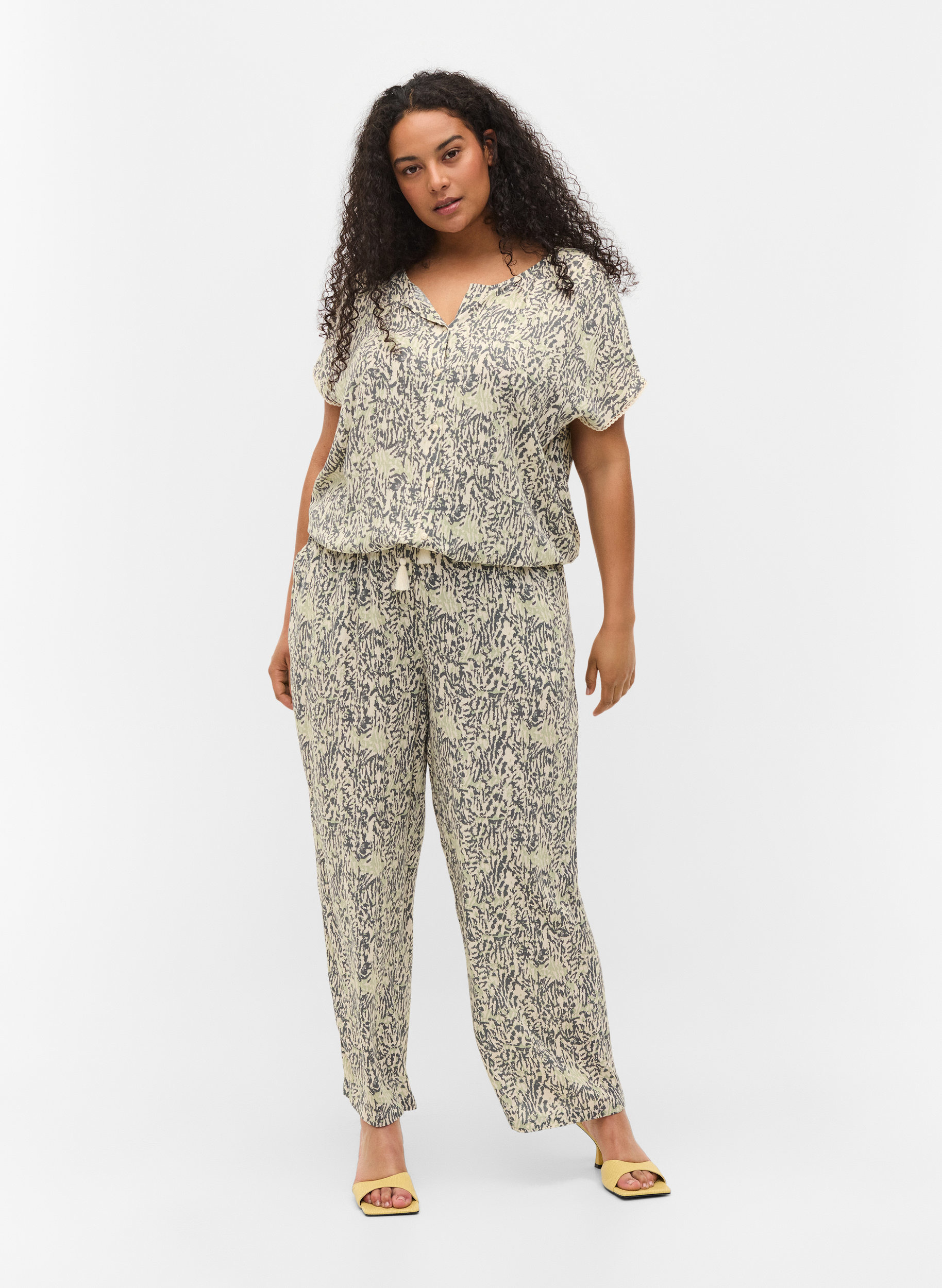 Lockere Viskosehose mit Print, Balsam Green AOP, Model