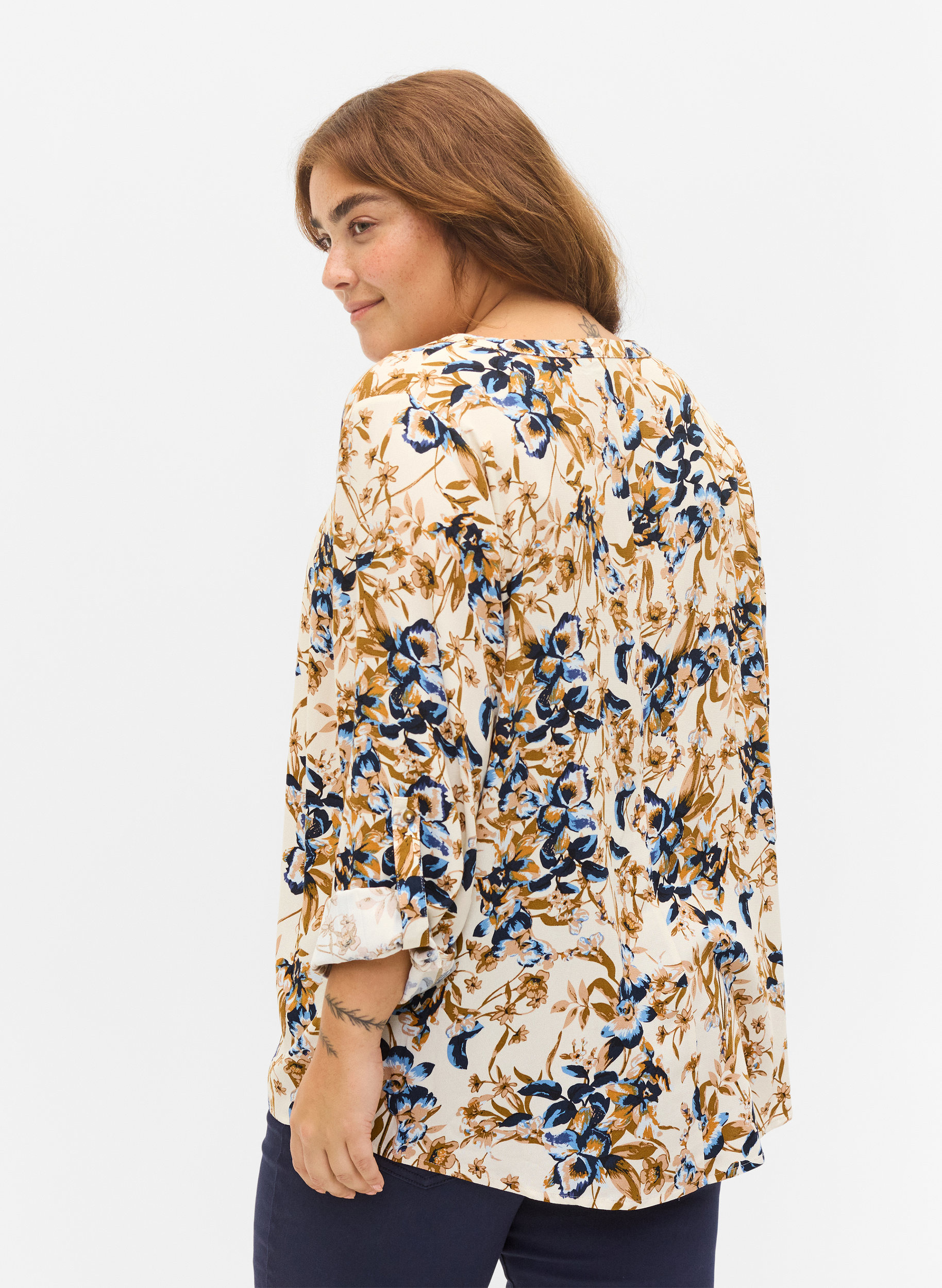 Bluse aus 100% Viskose mit Blumendruck, Ecru Flower, Model image number 1