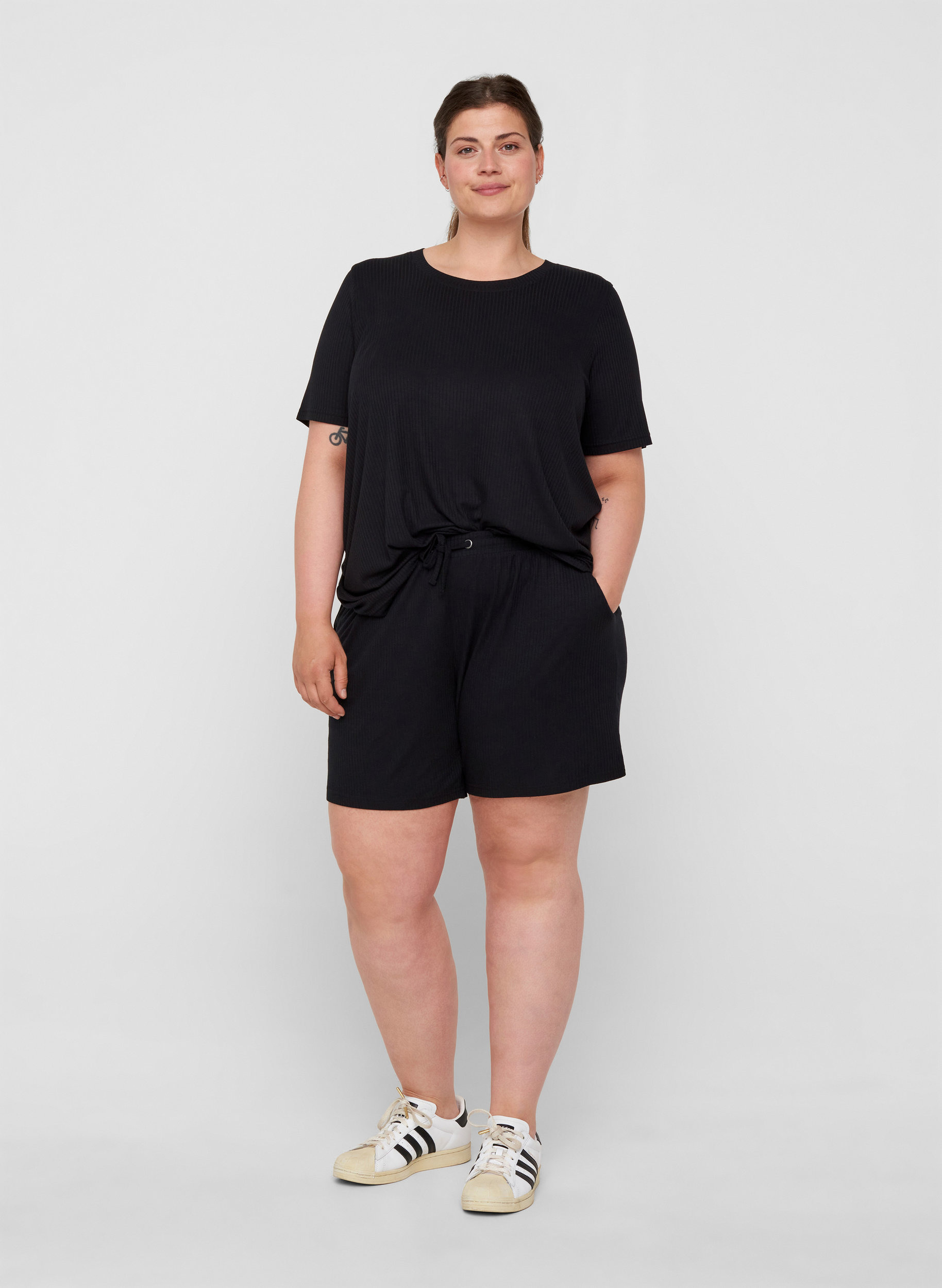 Shorts aus Rippqualität mit Taschen, Black, Model image number 4