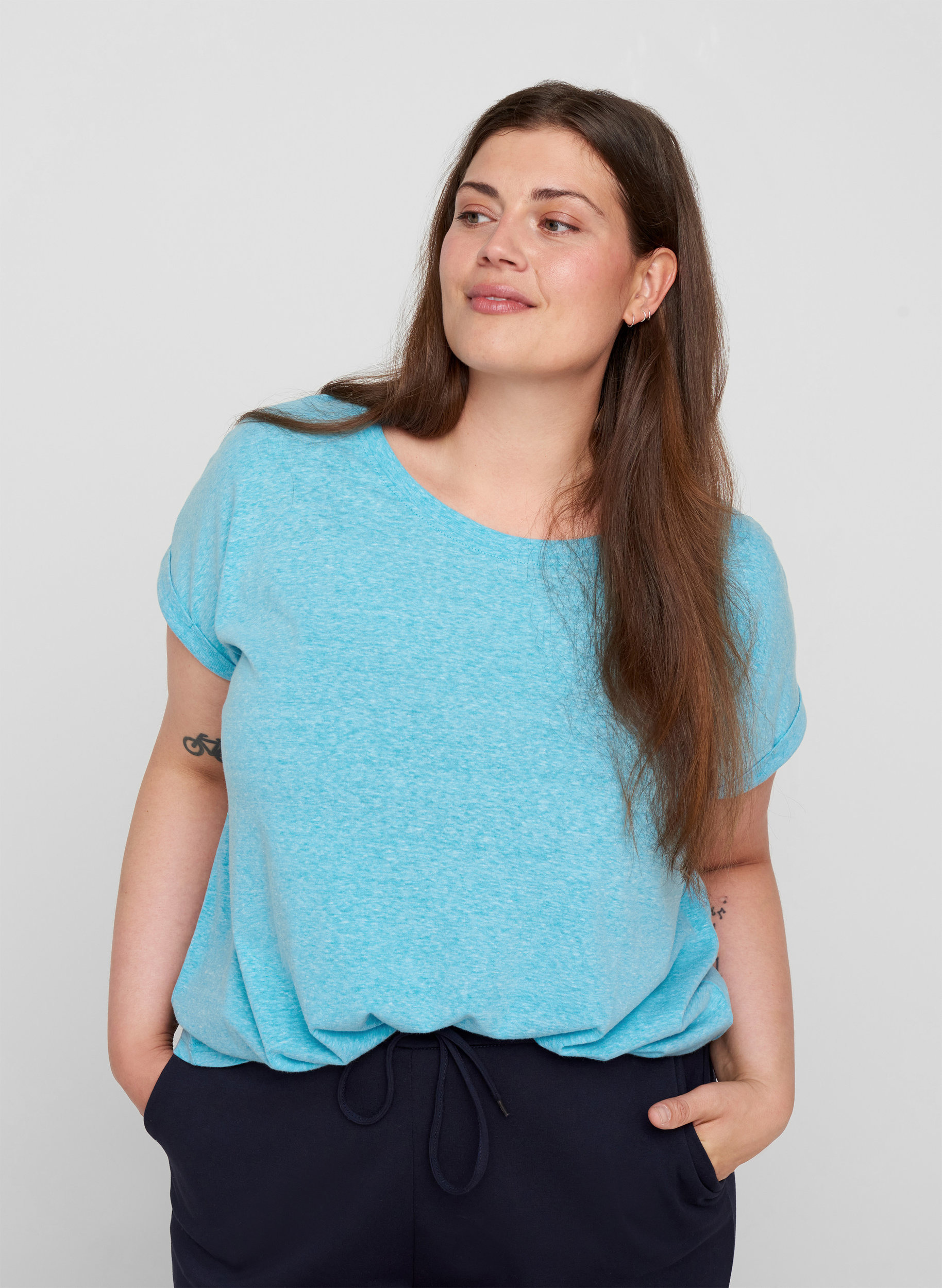 Meliertes T-Shirt aus Baumwolle, River Blue Melange, Model
