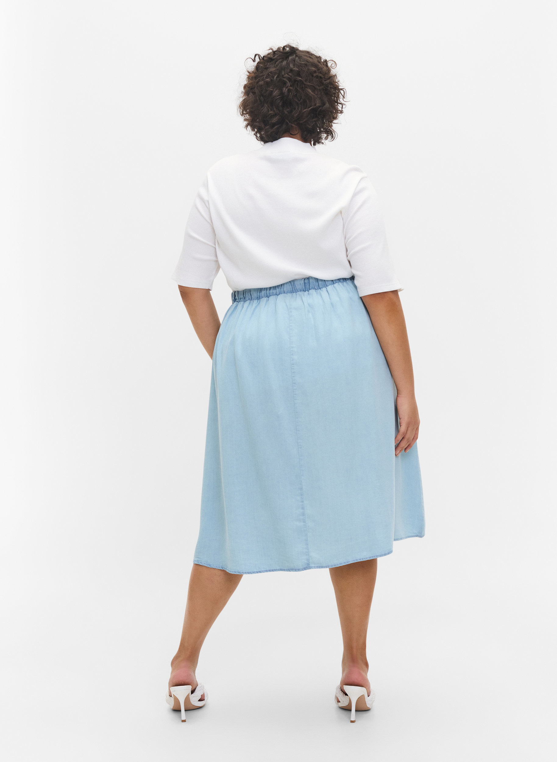 Lockerer Rock mit Knöpfen, Light blue denim, Model
