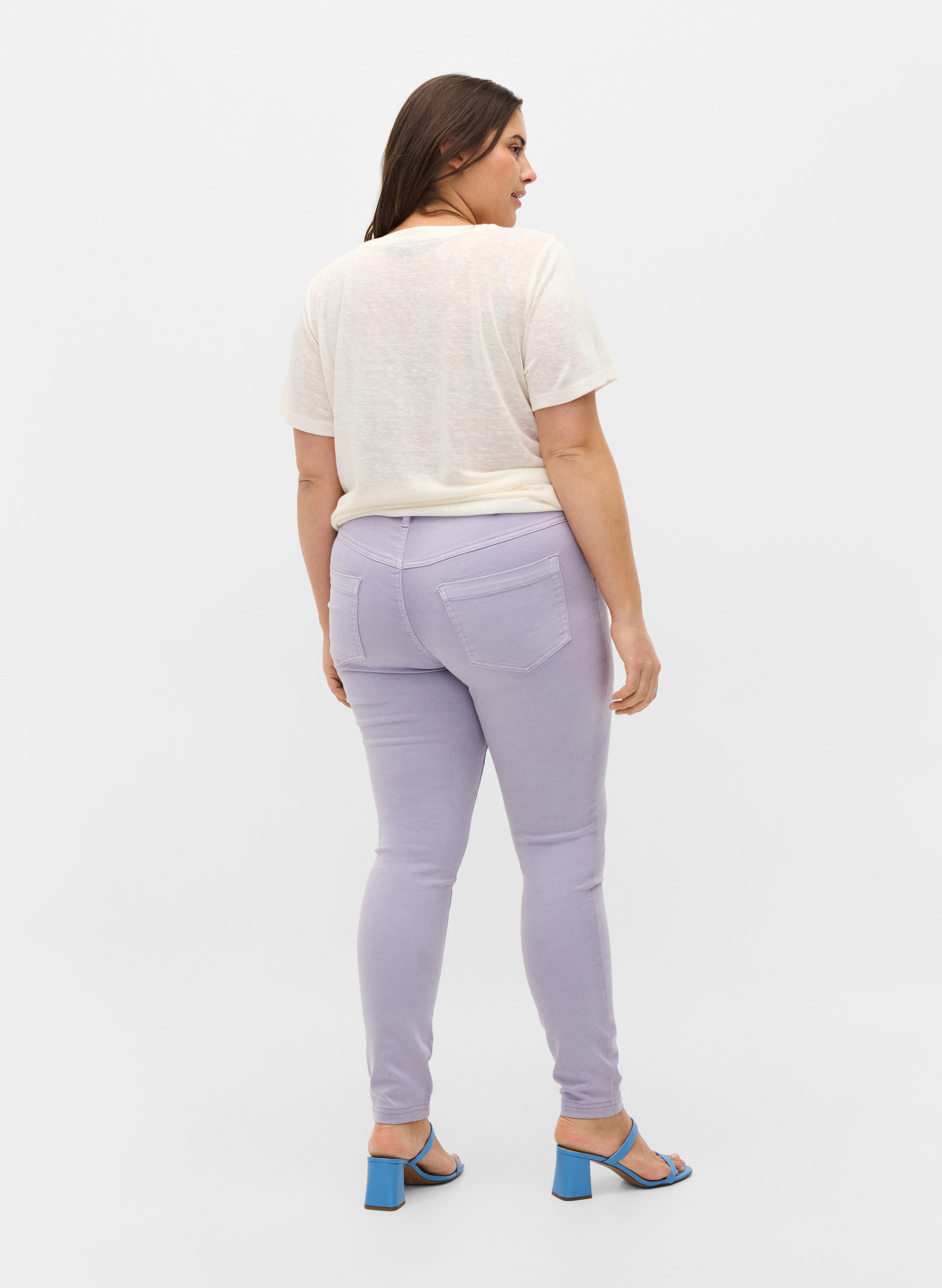 Super Slim Amy Jeans mit hoher Taille, Lavender, Model image number 1