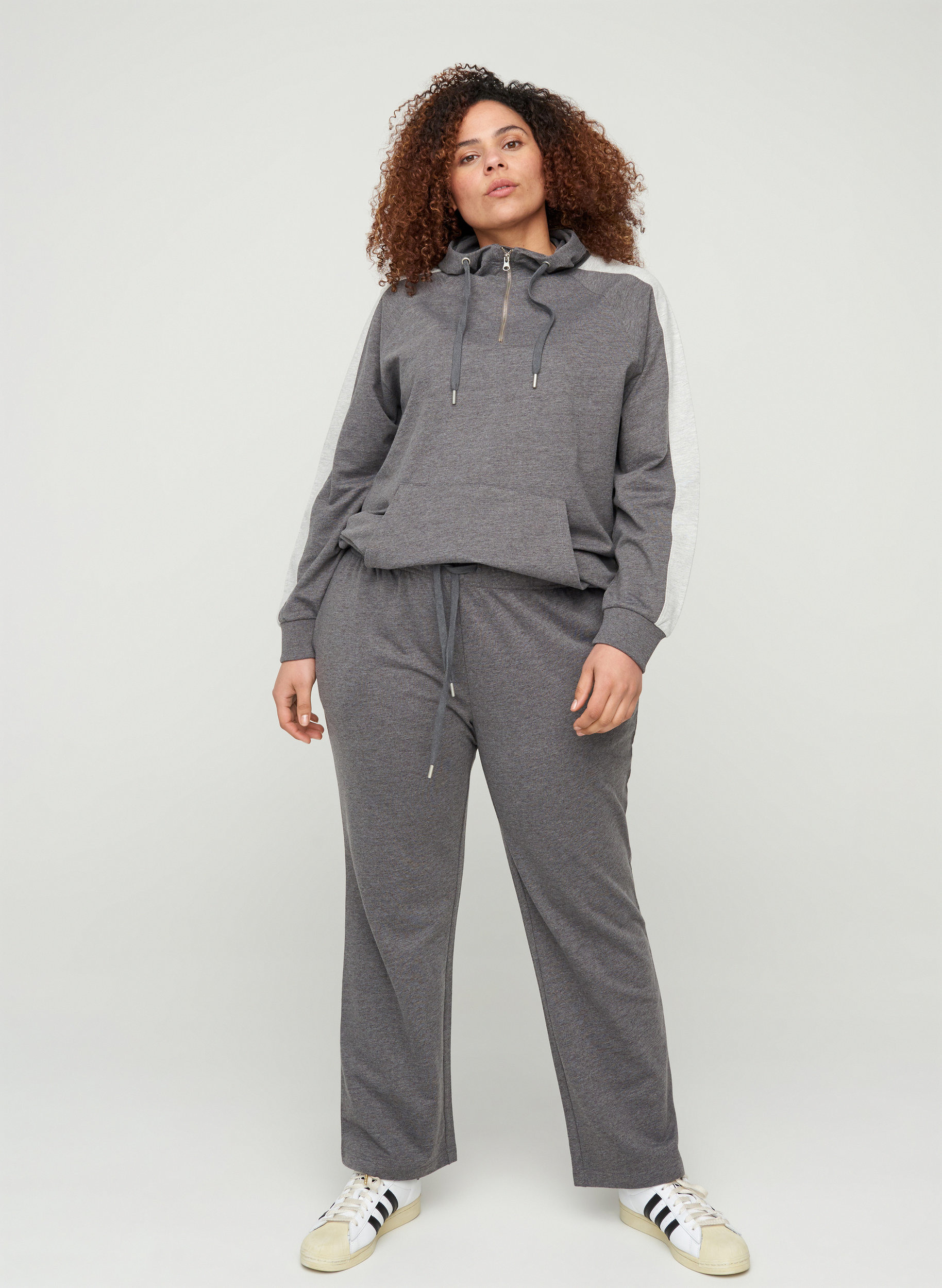 Weite Sweatpants mit Taschen, Dark Grey Melange, Model image number 1