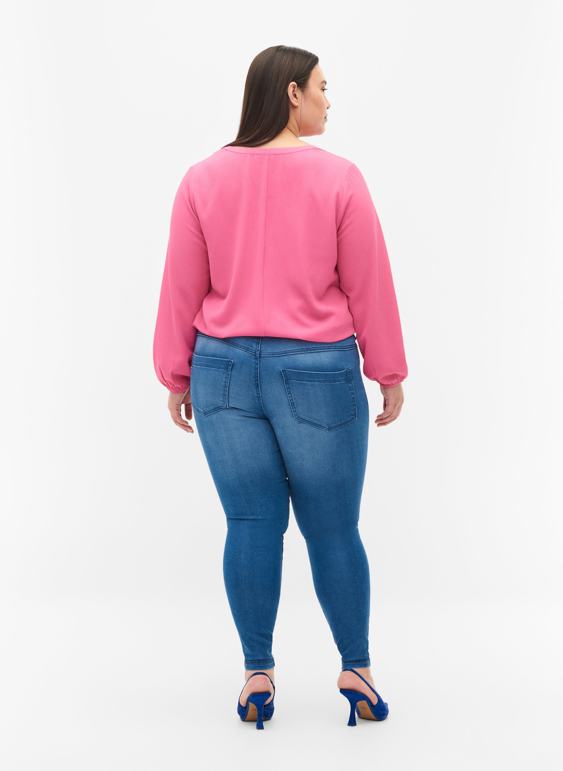 Super Slim Amy Jeans mit hoher Taille, Lt blue Denim, Model image number 2