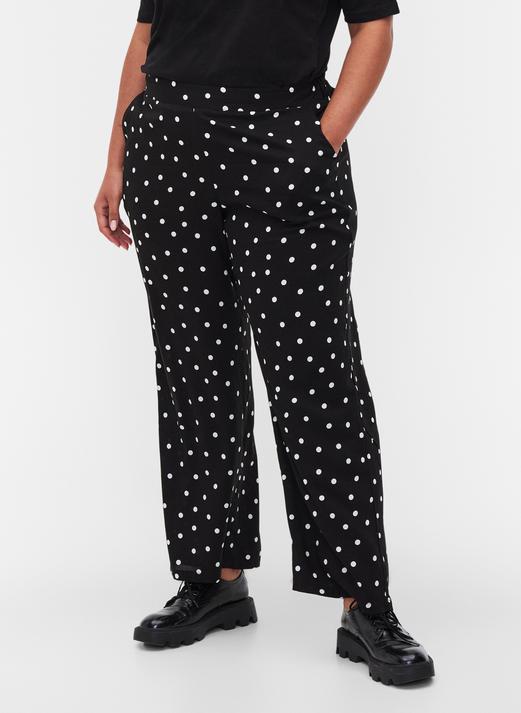 Hose mit Print und Taschen, Black Dot, Model image number 2