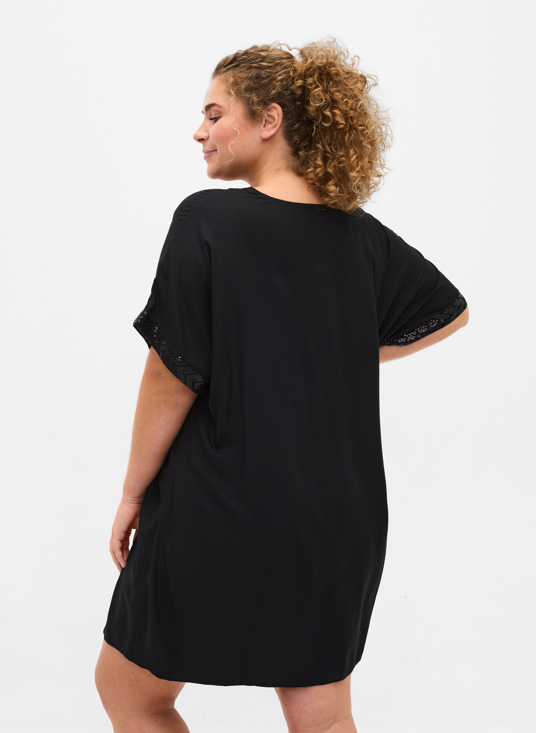 Strandkleid aus Viskose, Black, Model