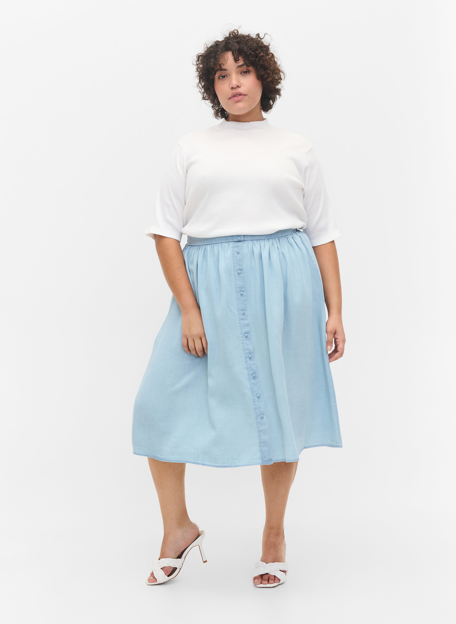 Lockerer Rock mit Knöpfen, Light blue denim, Model